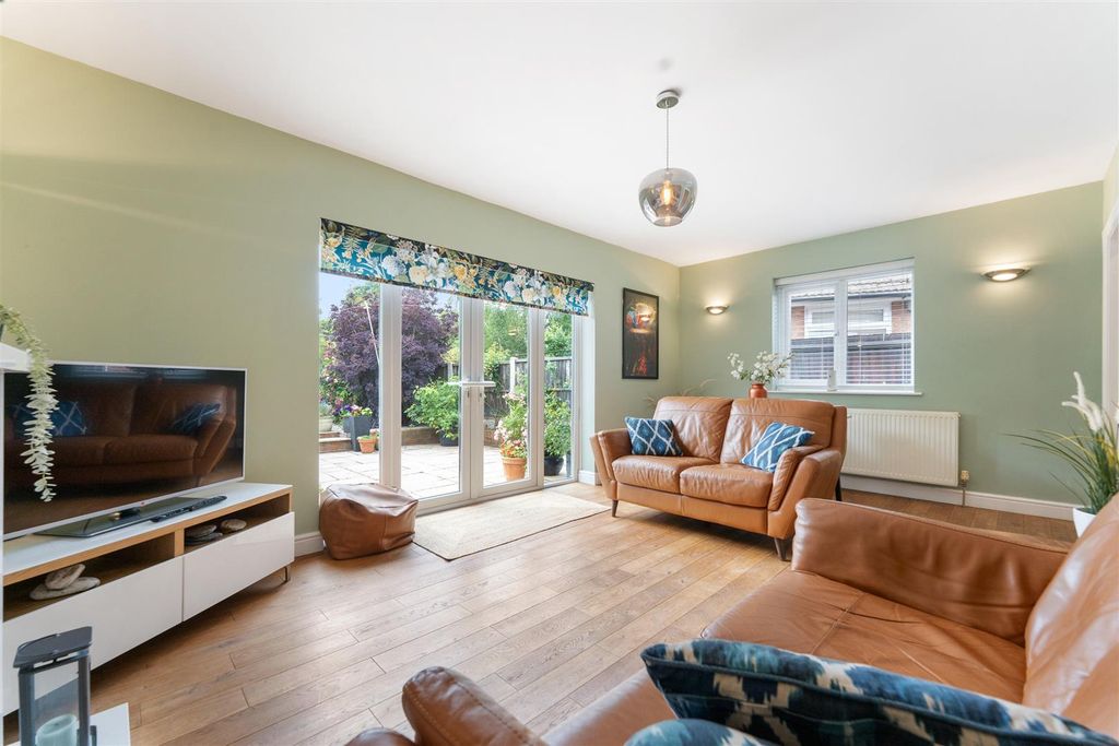 Property photo 2 of 16 22 Langley Rise, Solihull, B92 9Dn_09715.Jpg