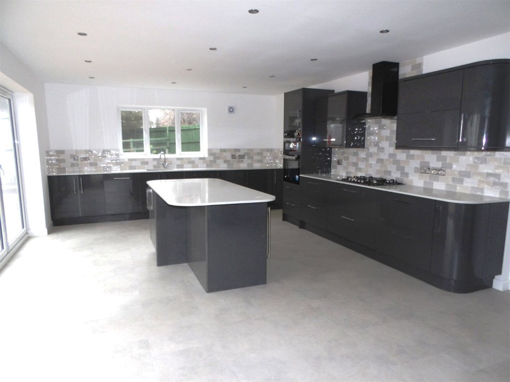 Property photo 2 of 16 Kitchen/Diner
