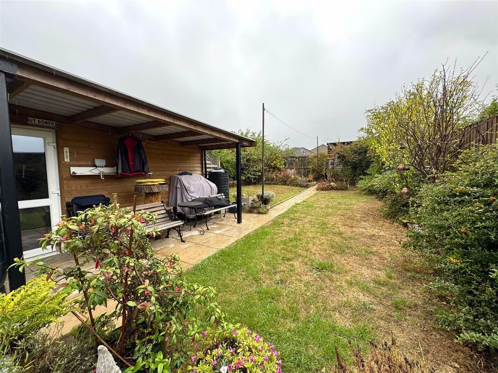 Property photo 2 of 17 Fopsfcm_1Emfs93Ijs-Ofg.Jpg