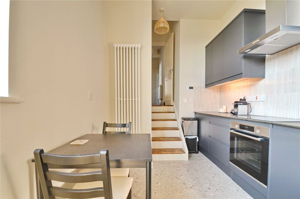 Property photo 2 of 8 Picture No. 04