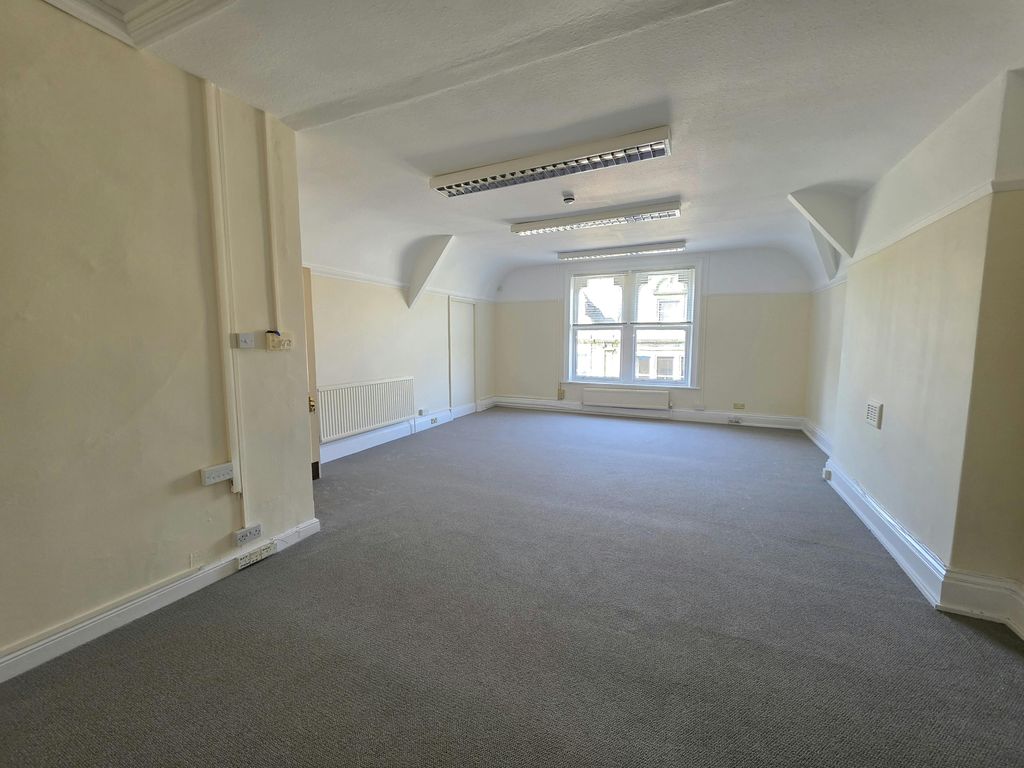 Property photo 3 of 8 1000043283.Jpg