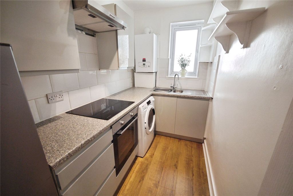 Property photo 2 of 7 Kitchen