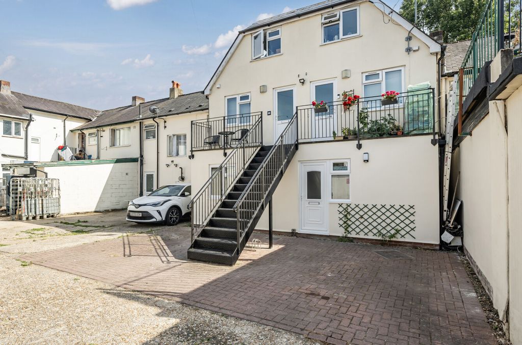 Property photo 1 of 12 1315683-14-686409...