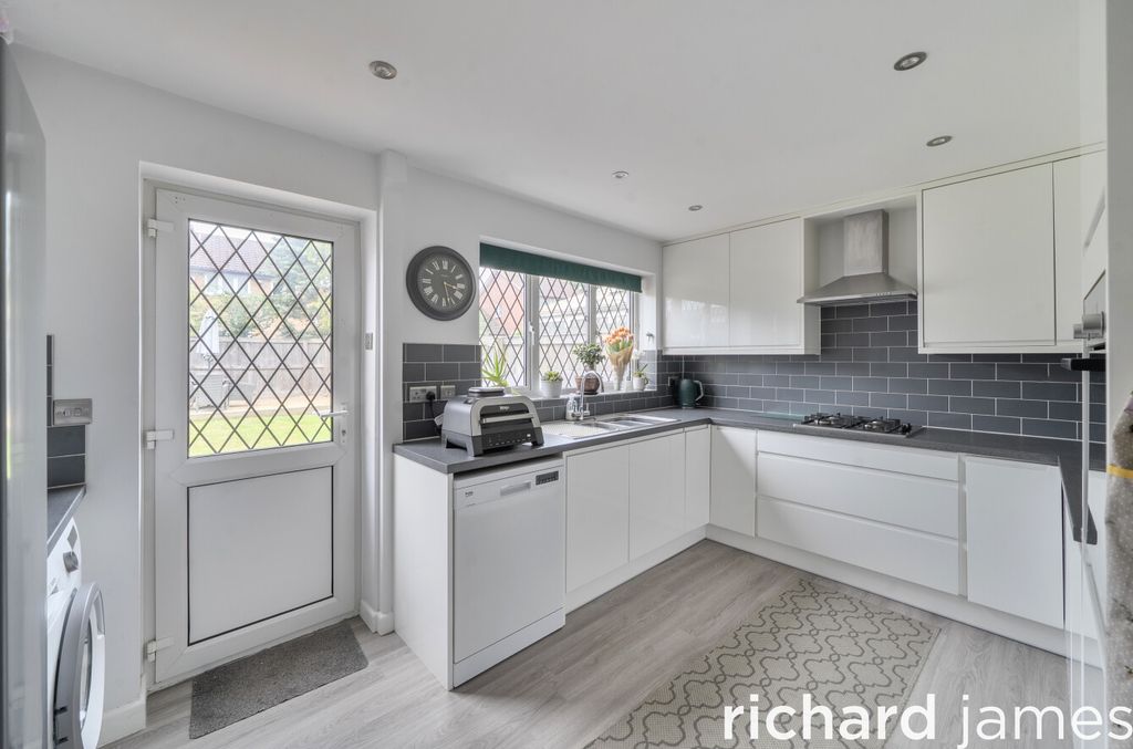 Property photo 3 of 13 1Ccb8A87A5614F9A885ba68Bd90Be472
