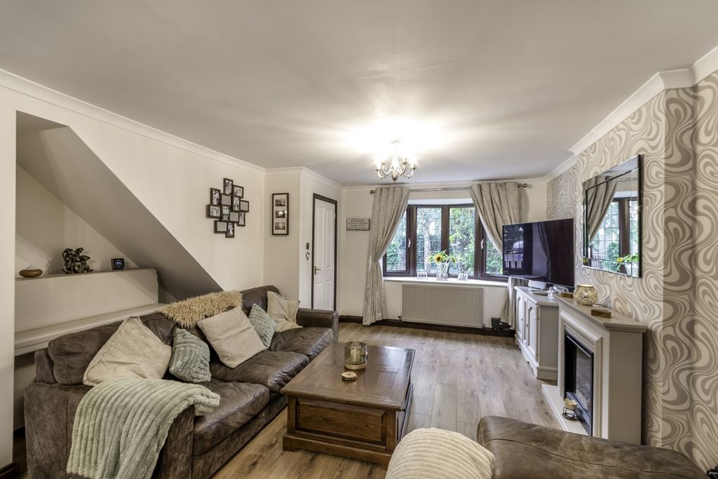 Property photo 3 of 19 Ewemove Estate Agents Scunthorpe - Living Room