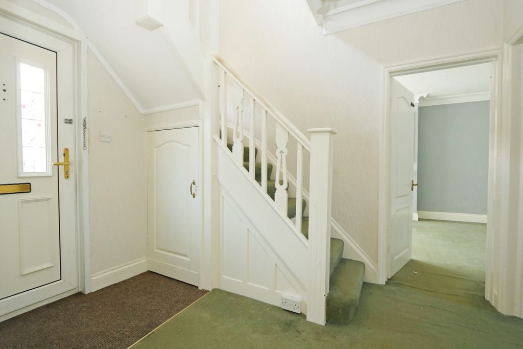 Property photo 2 of 15 5260992