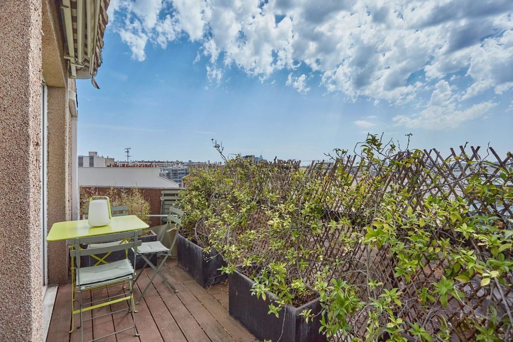 Property photo 1 of 12 Last Floor 4-Room Crossing South-Facing Terrace