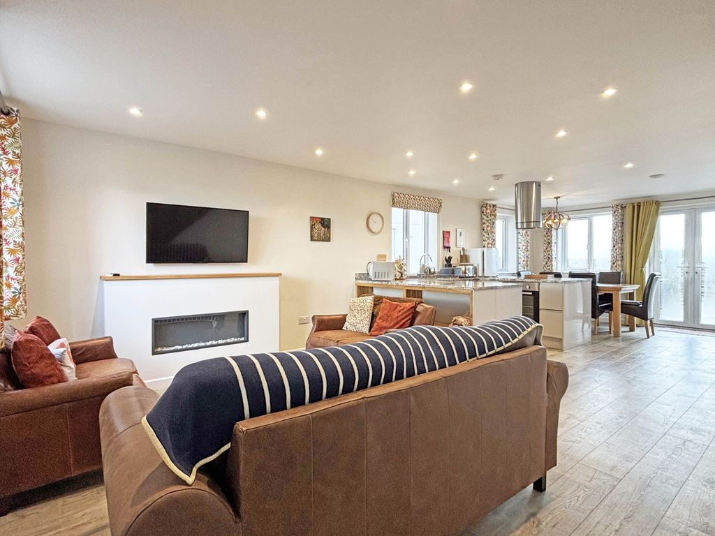 Property photo 3 of 10 Photo 3