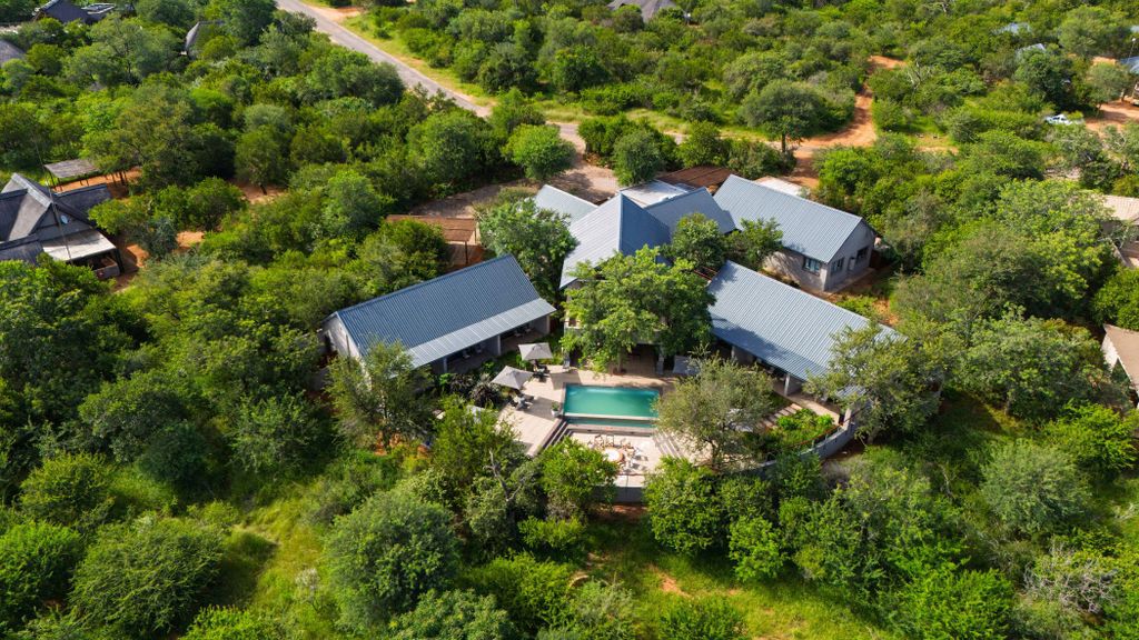 Property photo 1 of 127