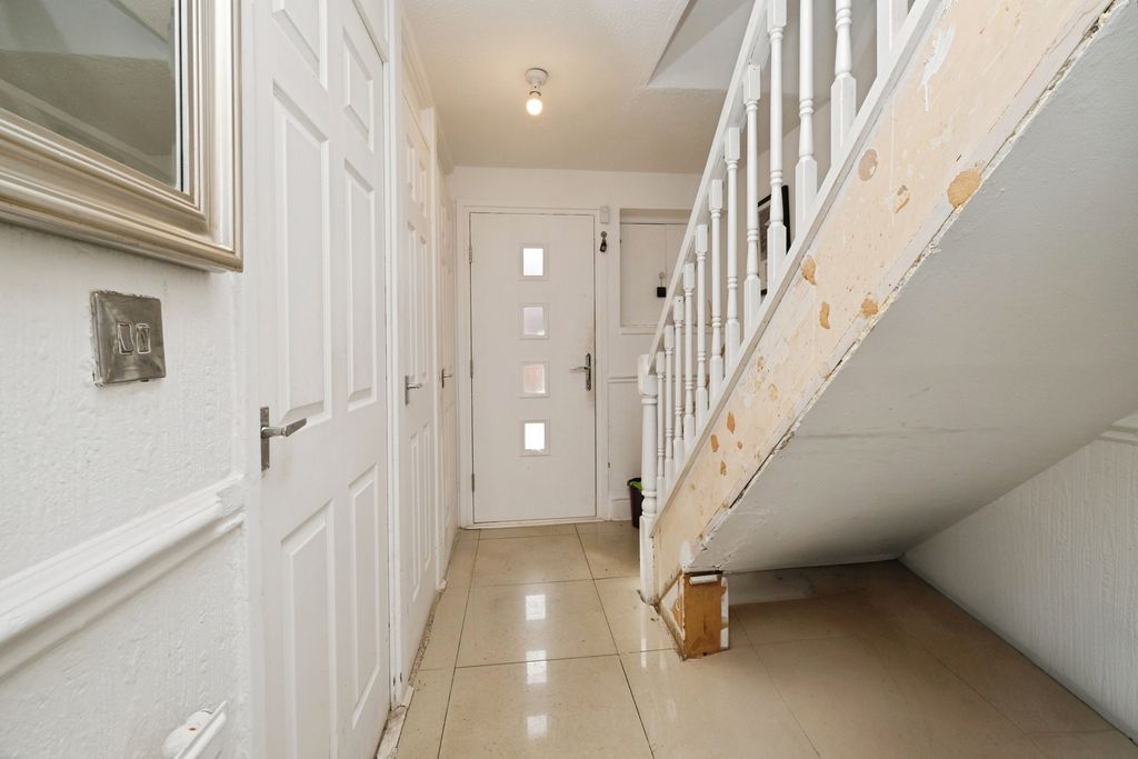 Property photo 3 of 17 Photo