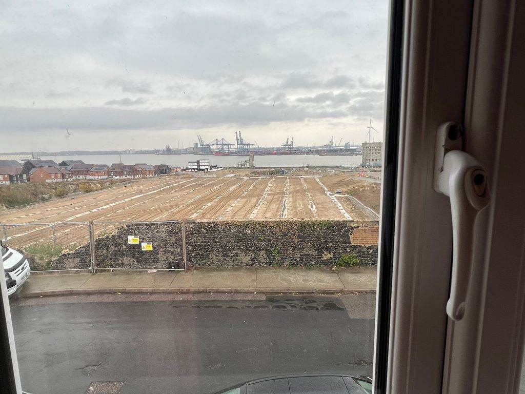 Property photo 2 of 21