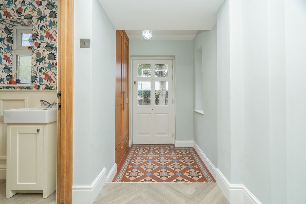 Property photo 2 of 42