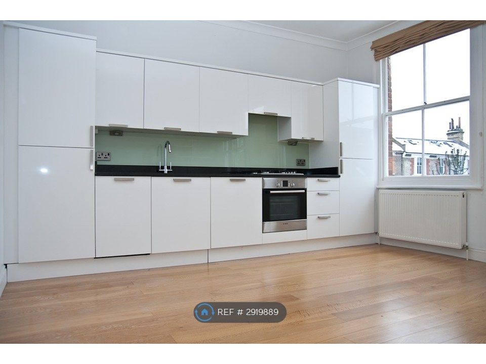 Property photo 1 of 6 Kitchen/Living Room