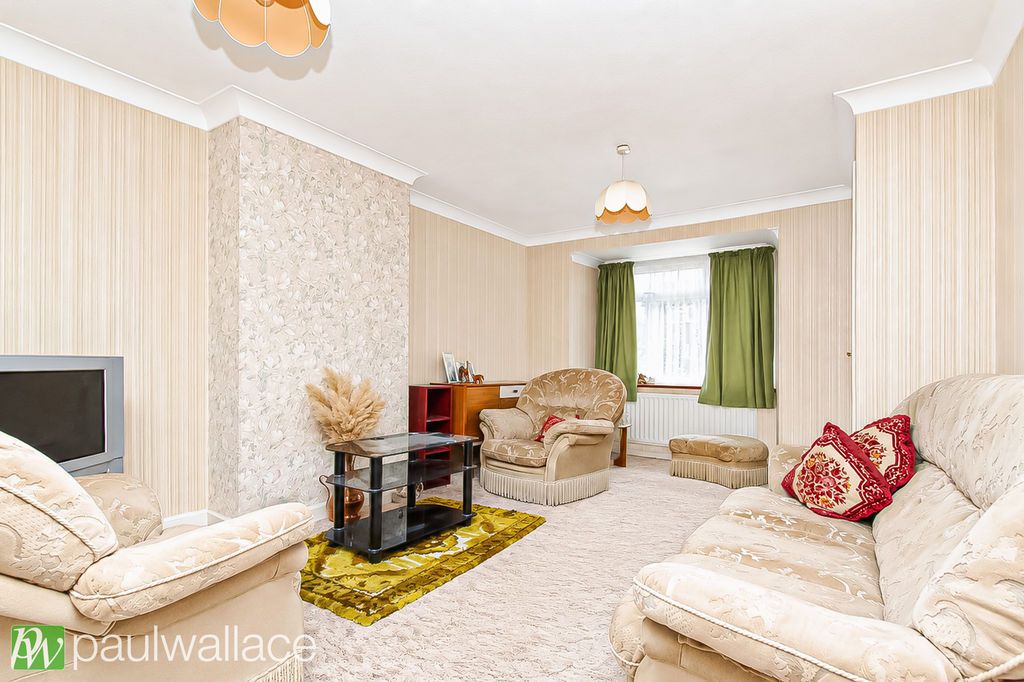 Property photo 2 of 11 Lounge