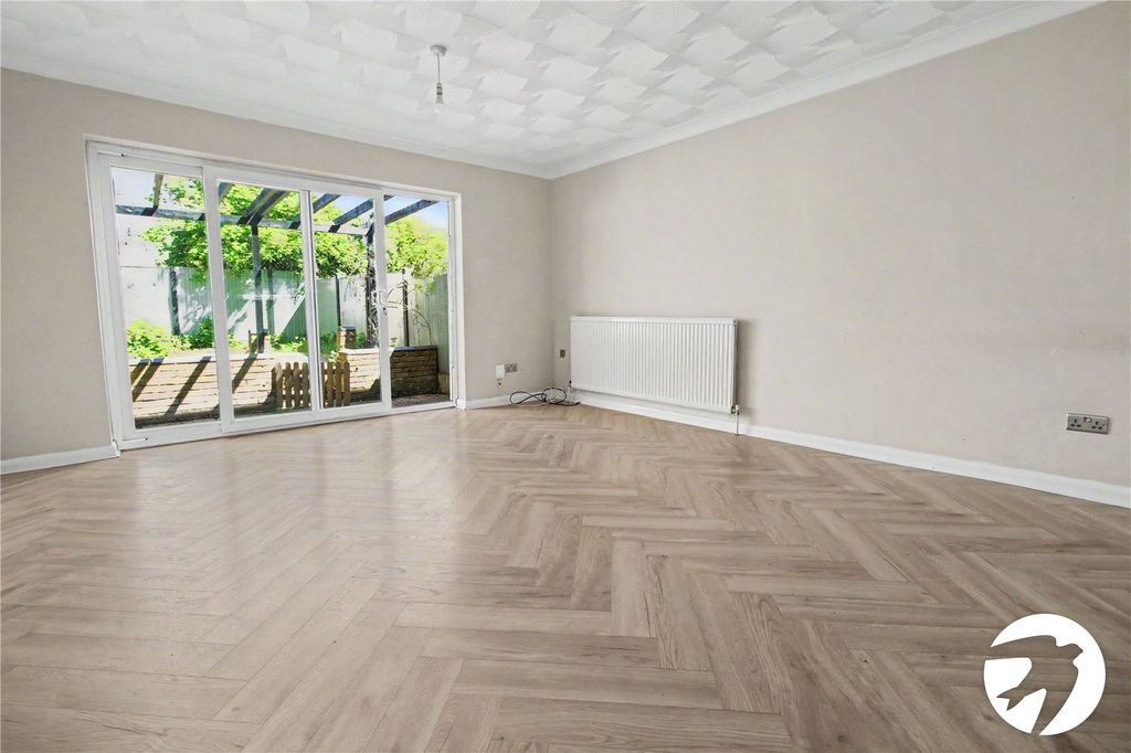 Property photo 2 of 13 Lounge