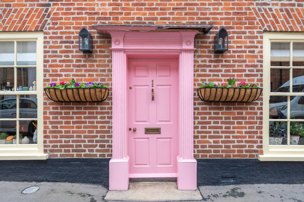 Property photo 2 of 20