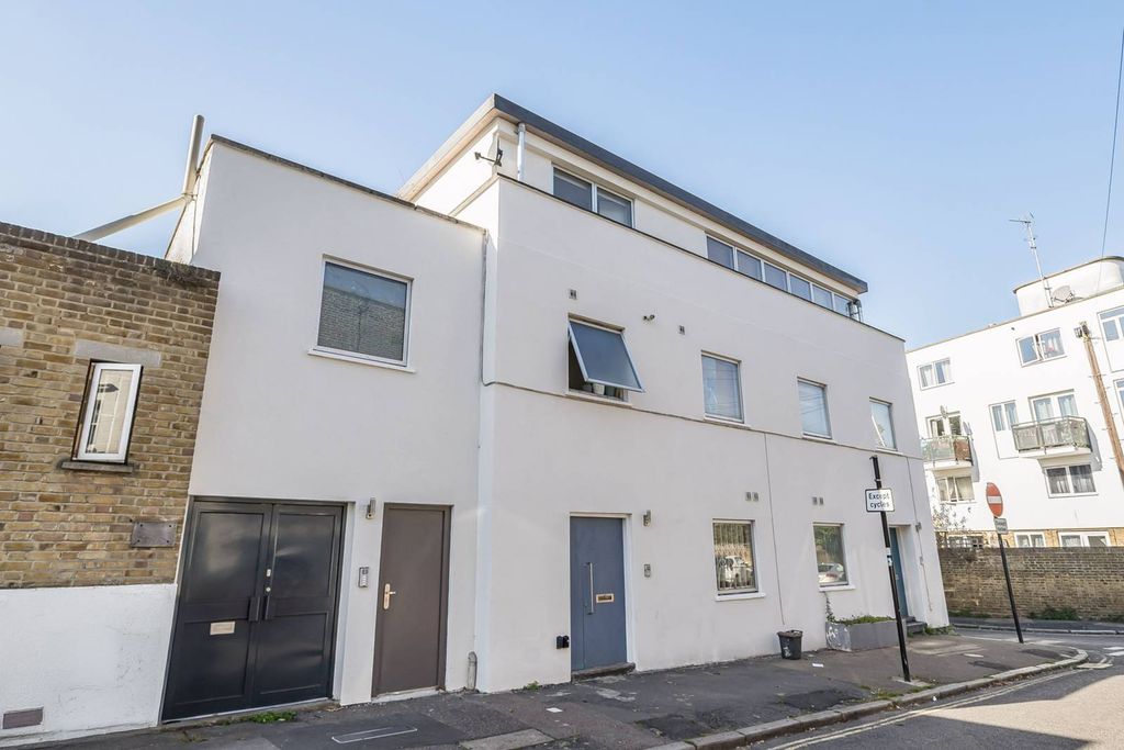 Property photo 2 of 12