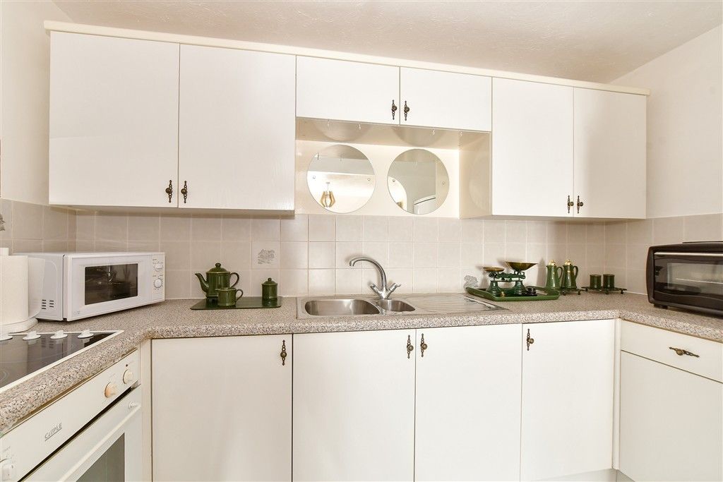 Property photo 1 of 10 Kitchen