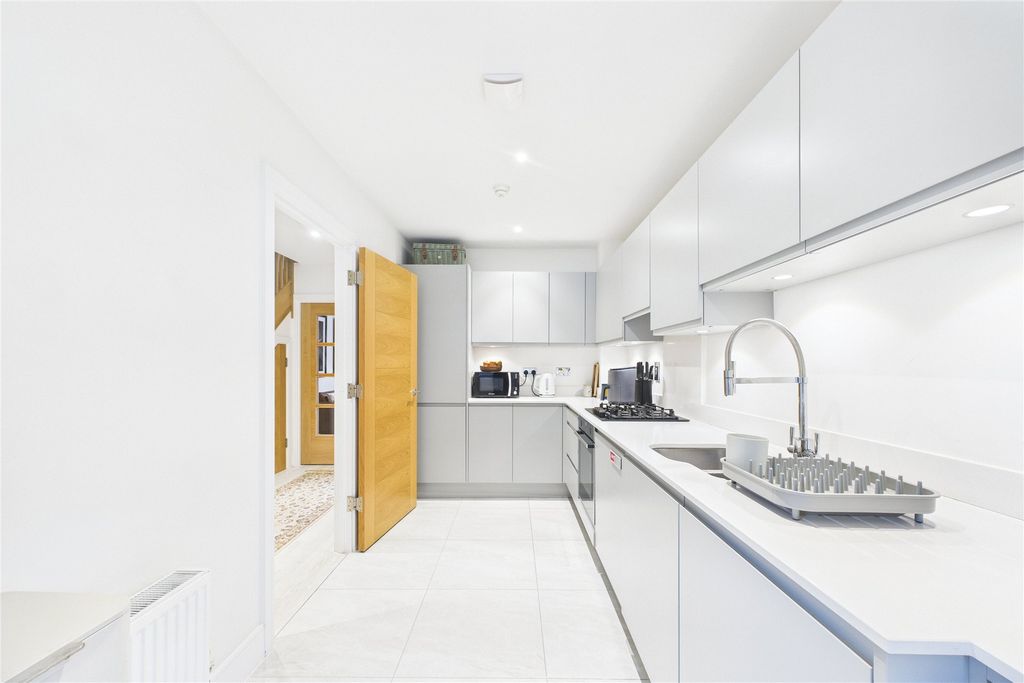 Property photo 3 of 16 Picture No. 28