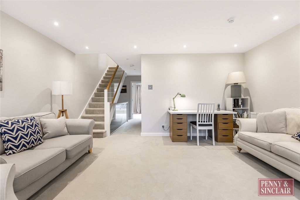 Property photo 2 of 16 Picture No. 12