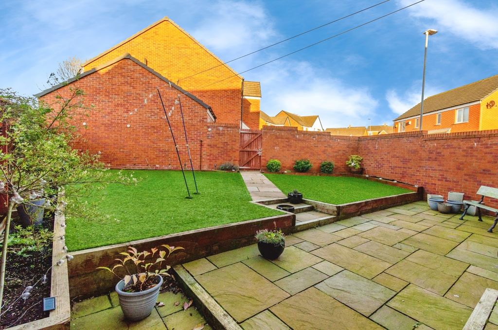 Property photo 3 of 17 Photo