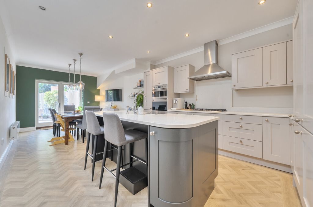 Property photo 2 of 14 1465809-7-6A0F2B0...