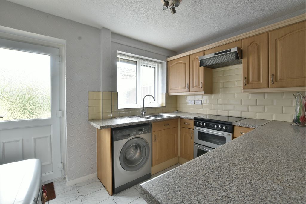 Property photo 2 of 8 4496441