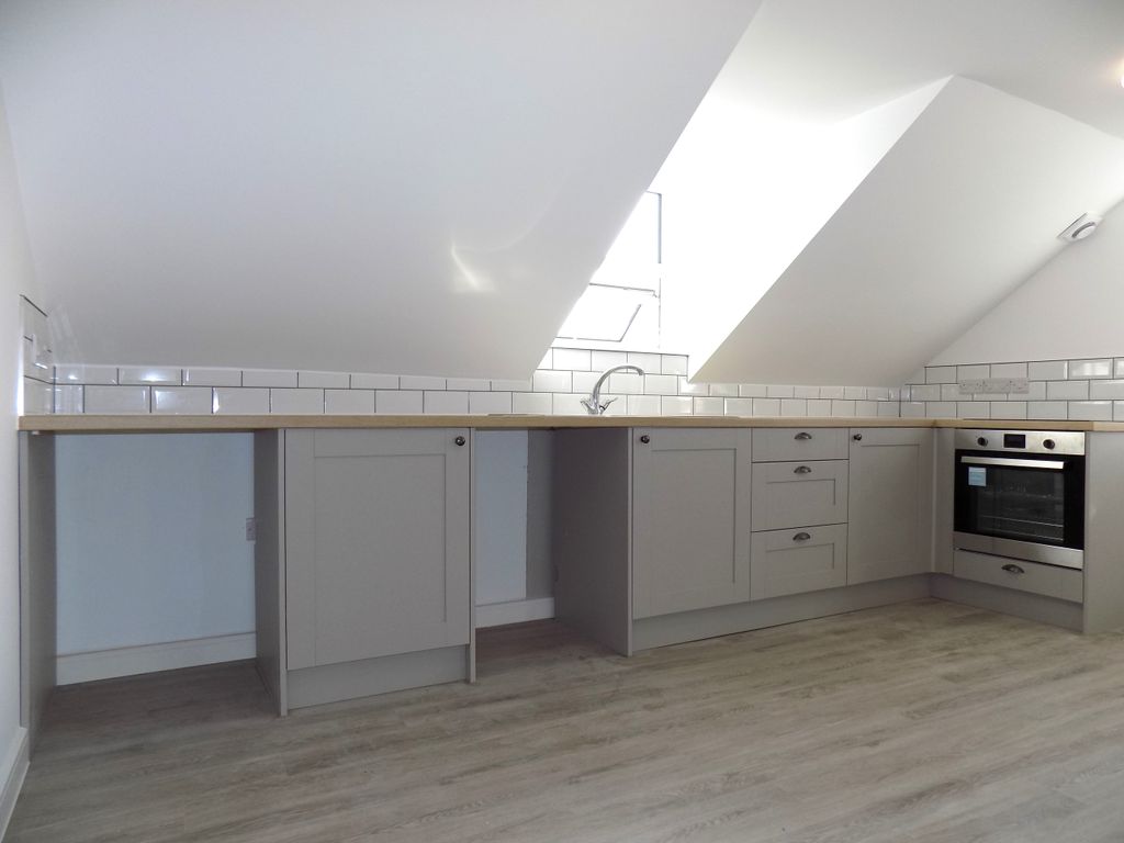 Property photo 3 of 11 Kitchen