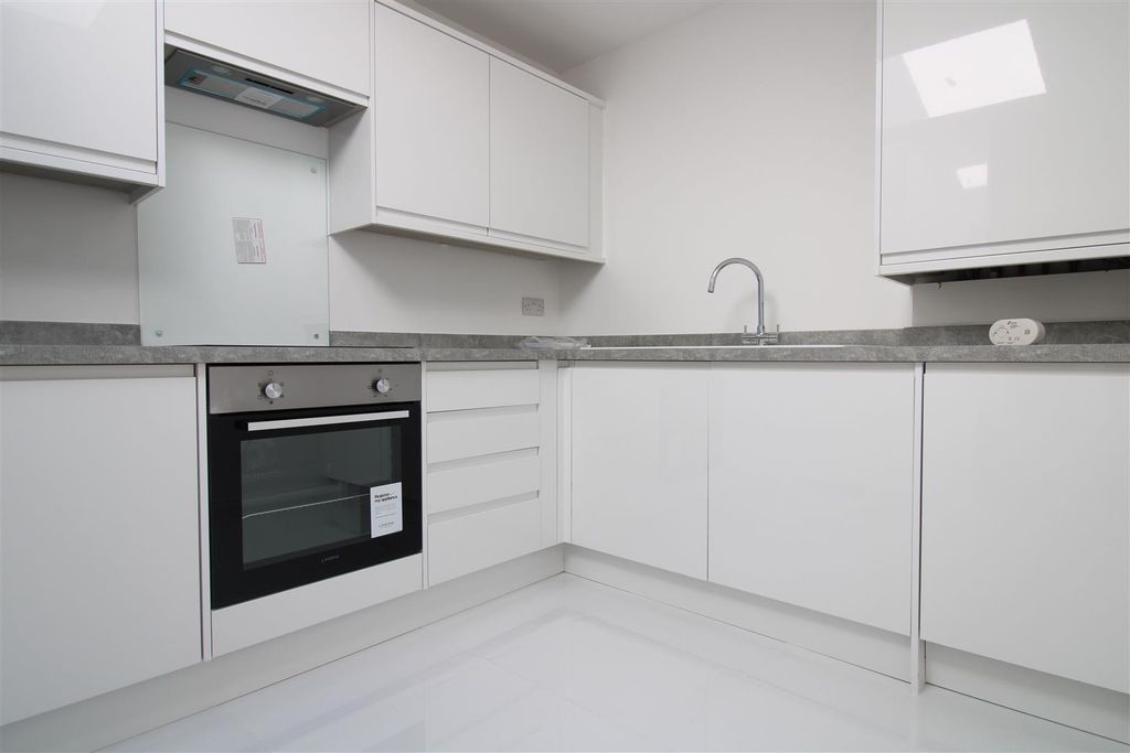 Property photo 2 of 9 Kitchen (Alto Id: 195654442)