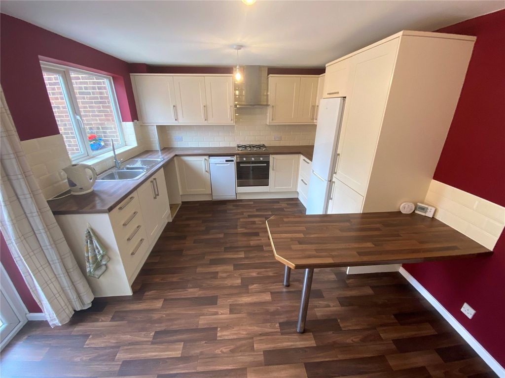 Property photo 3 of 17 Picture No. 28