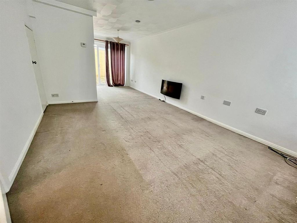 Property photo 3 of 8 2.Jpg