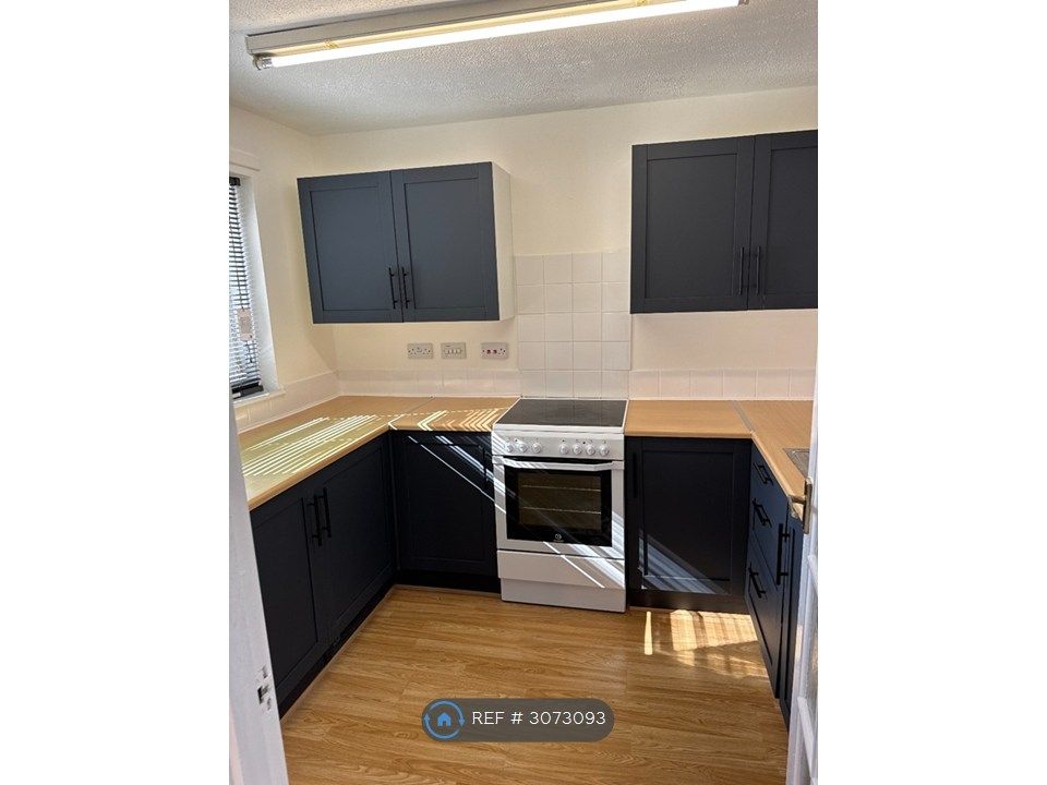 Property photo 3 of 12 Kitchen