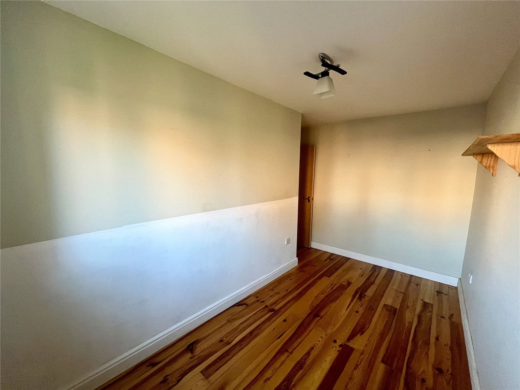 Property photo 2 of 14 Picture No. 16