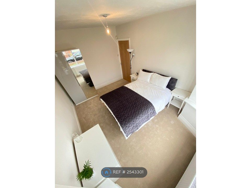 Property photo 1 of 10 Bedroom 1 - 1
