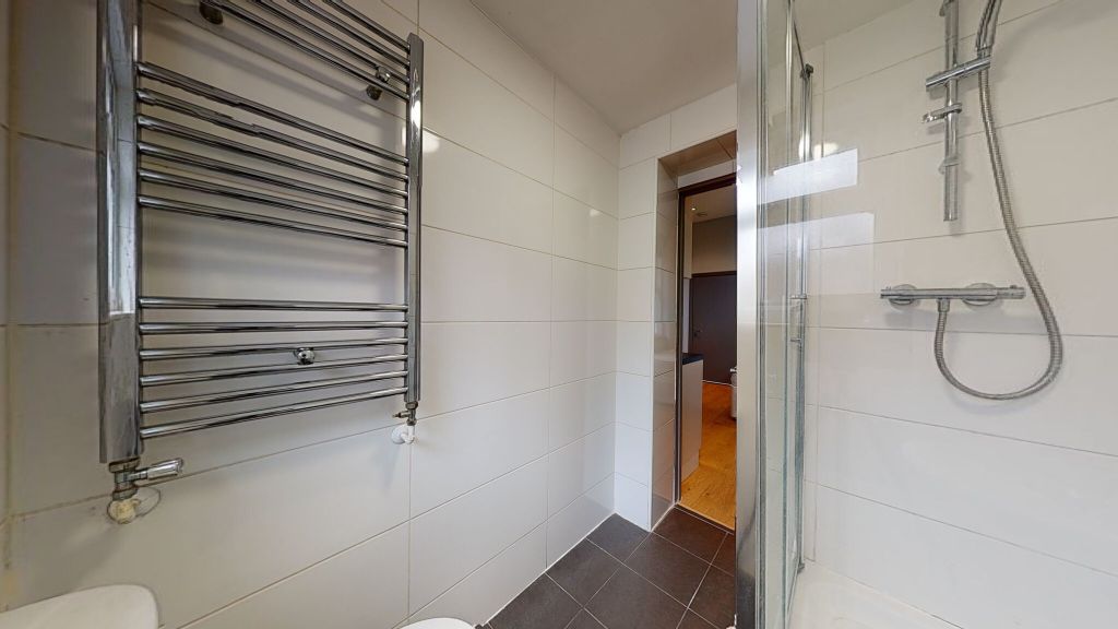 Property photo 3 of 10 Bathroom