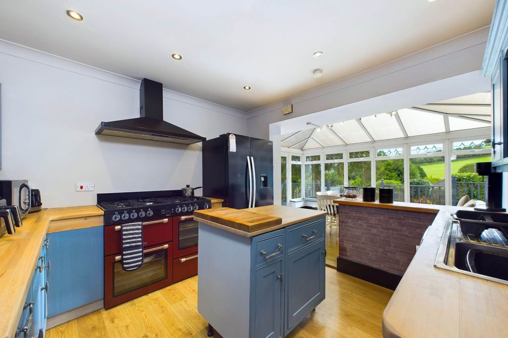 Property photo 3 of 34