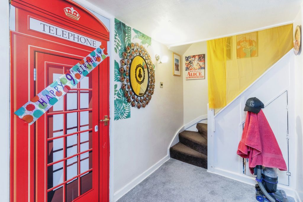 Property photo 1 of 17 Photography