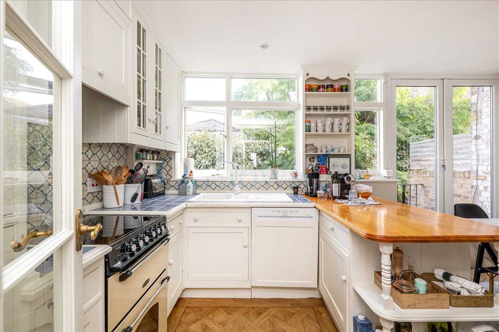 Property photo 3 of 18 Kitchen