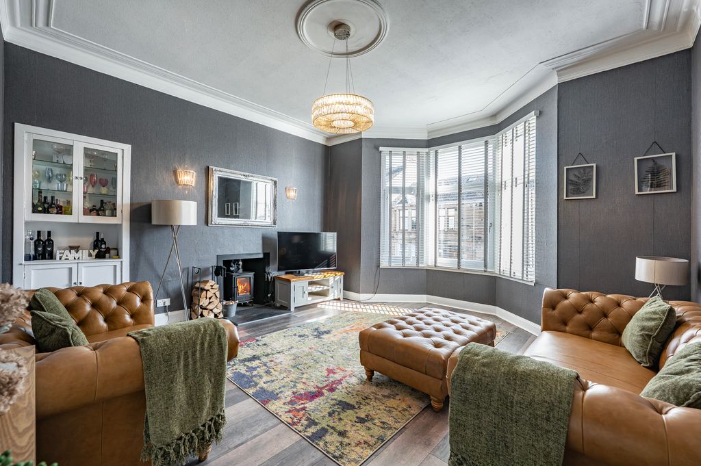 Property photo 2 of 40