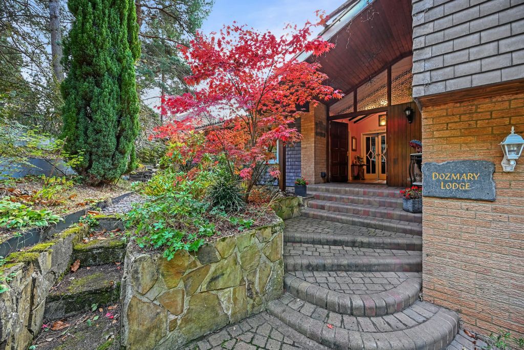 Property photo 3 of 49