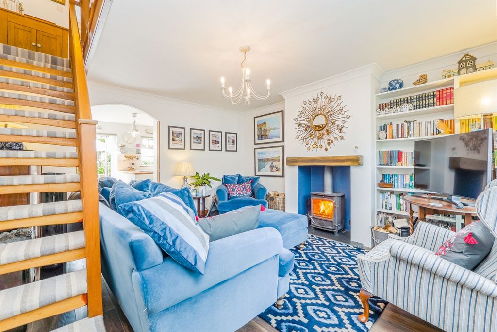 Property photo 2 of 17
