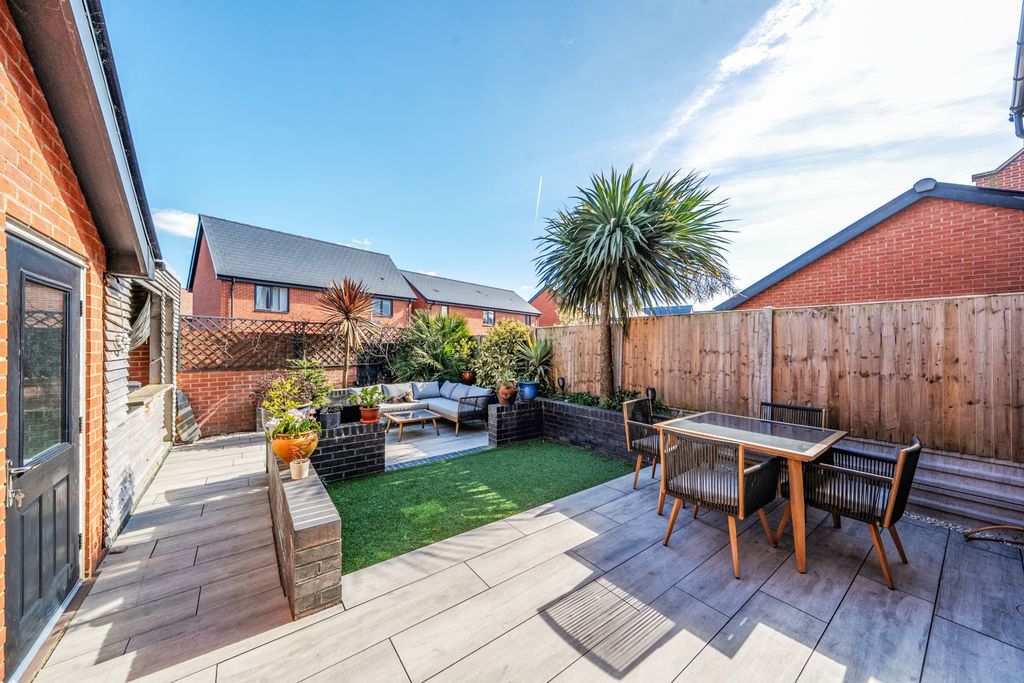 Property photo 2 of 19 Garden