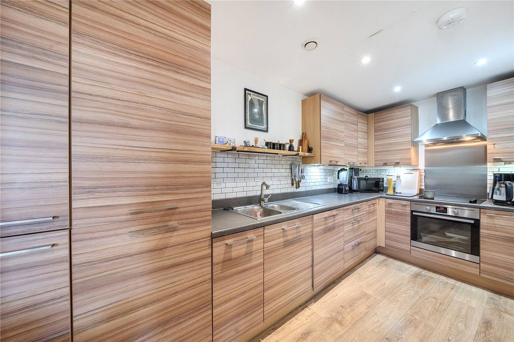 Property photo 2 of 12 Reception/Kitchen