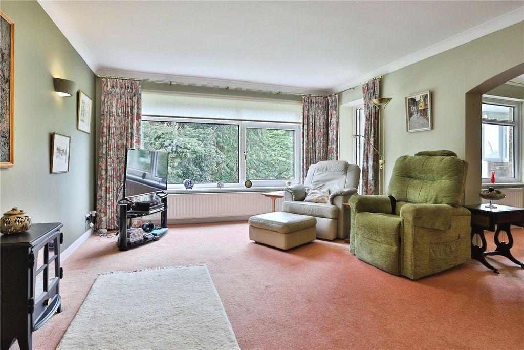 Property photo 2 of 16 Picture No. 11