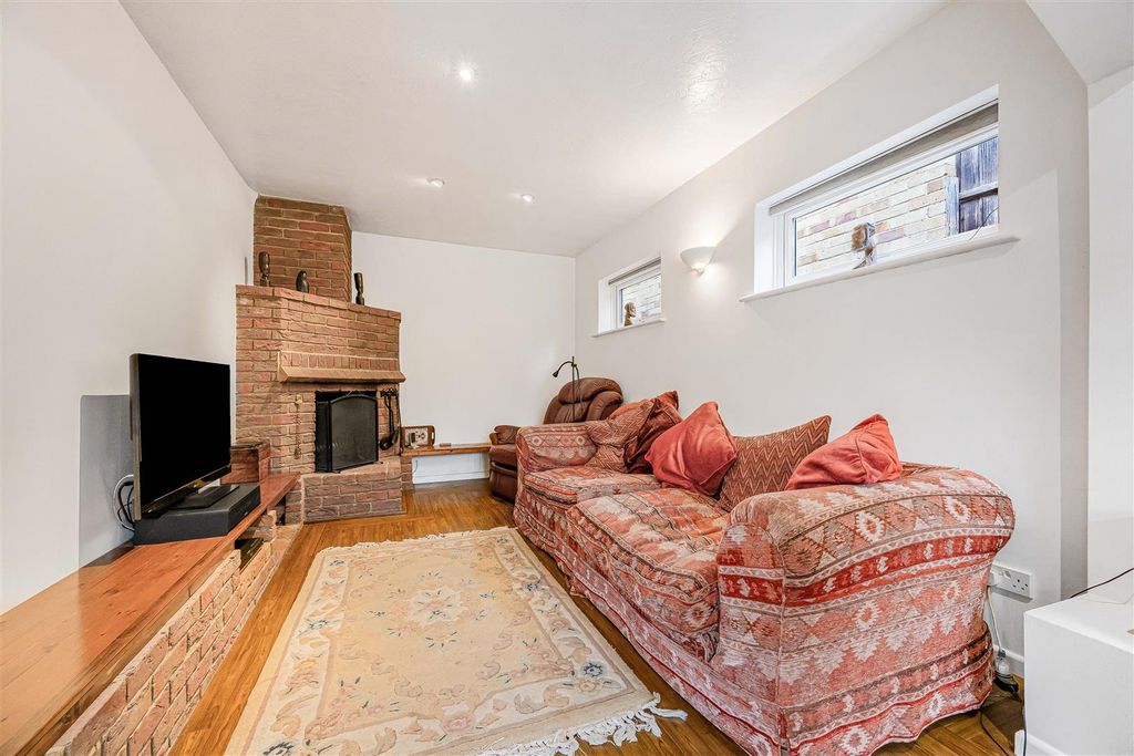 Property photo 2 of 34 21_70206.Jpg