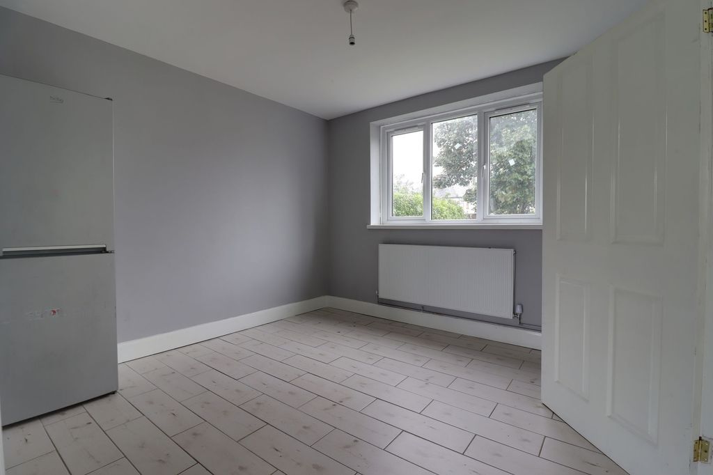 Property photo 3 of 10 Dining Room