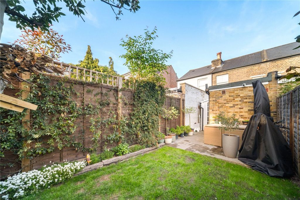 Property photo 2 of 9 Picture No. 22