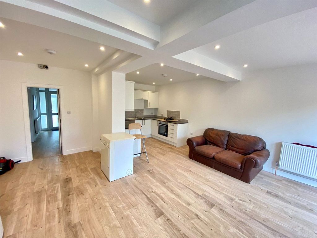 Property photo 3 of 9 Picture No. 06