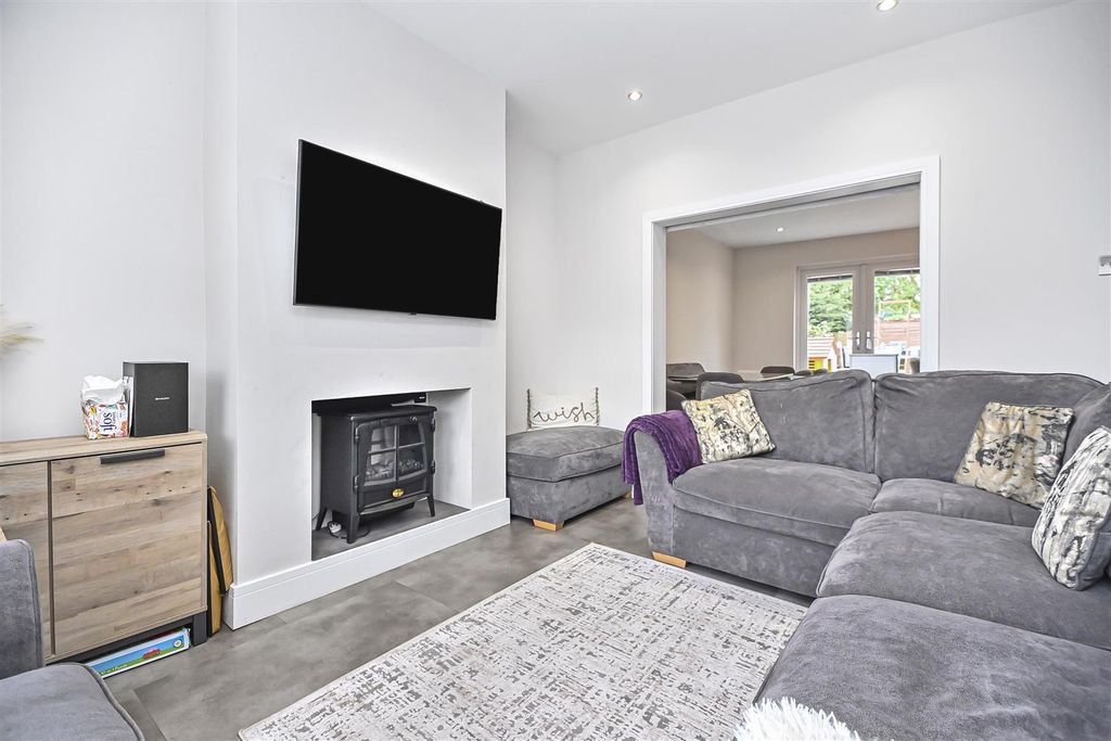 Property photo 3 of 40 7 Knowsley Drive Lounge (2).Jpg