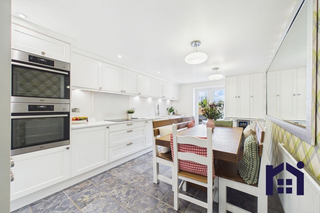 Property photo 3 of 29 Dining Kitchen